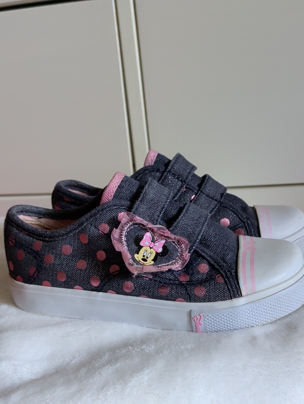 Disney Minnie Mouse Navy & Pink Polka Dot Kids Sneakers - Picture 1 of 11